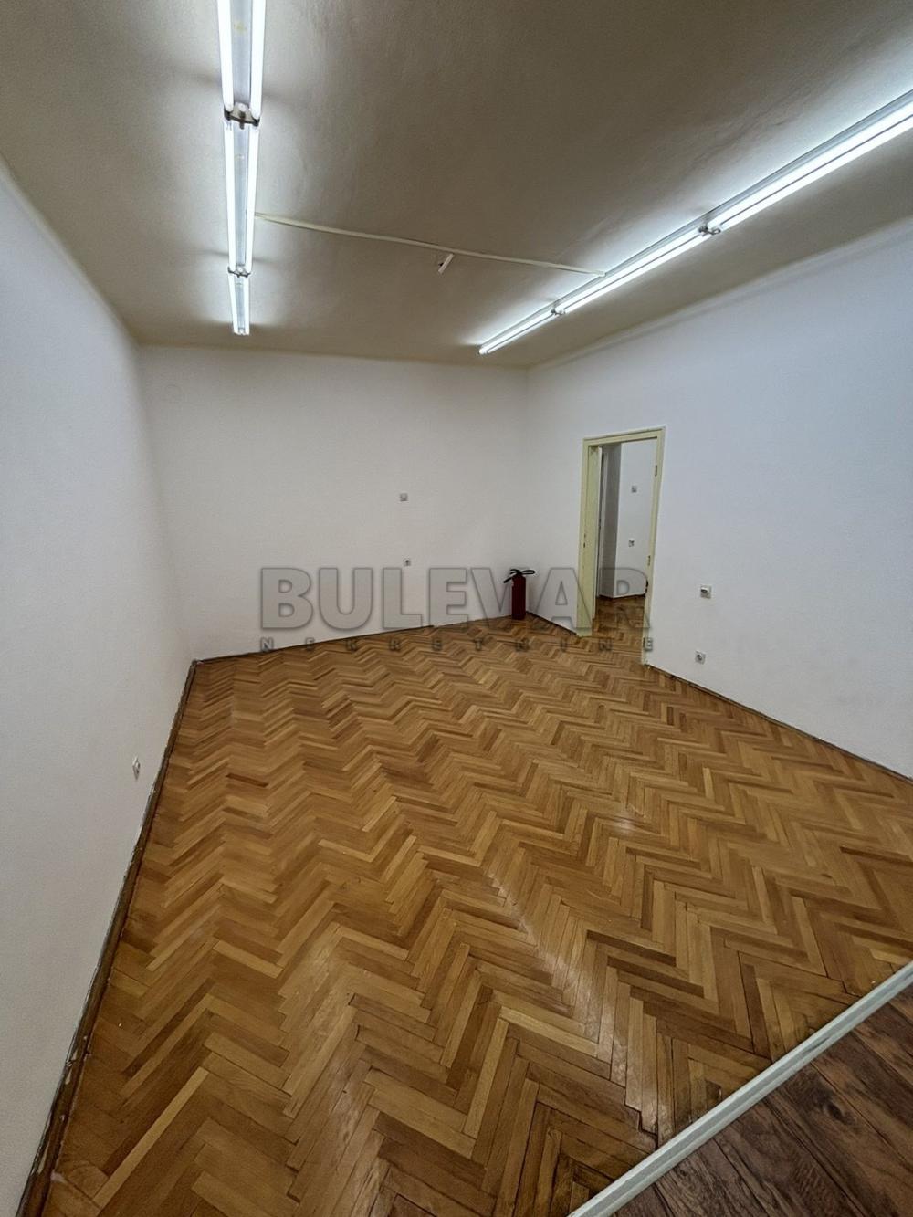 Slika 2 - Cara Dušana,  Lokal za izdavanje, 72m2, 700€