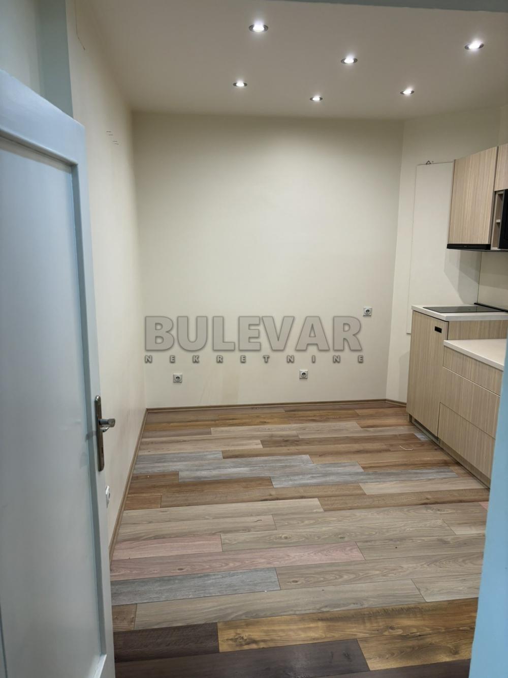 Slika 9 - Cara Dušana,  Lokal za izdavanje, 72m2, 700€