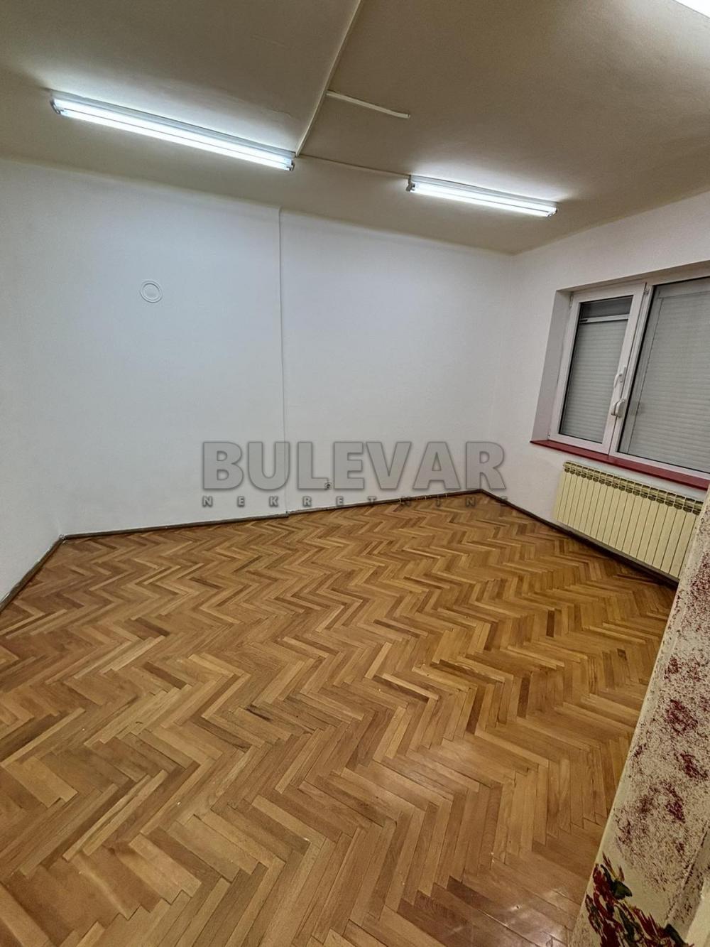 Slika 1 - Cara Dušana,  Lokal za izdavanje, 72m2, 700€