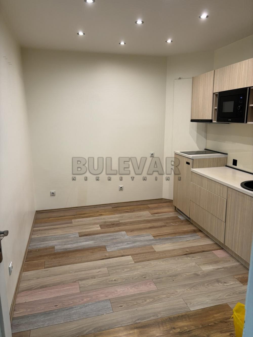 Slika 11 - Cara Dušana,  Lokal za izdavanje, 72m2, 700€