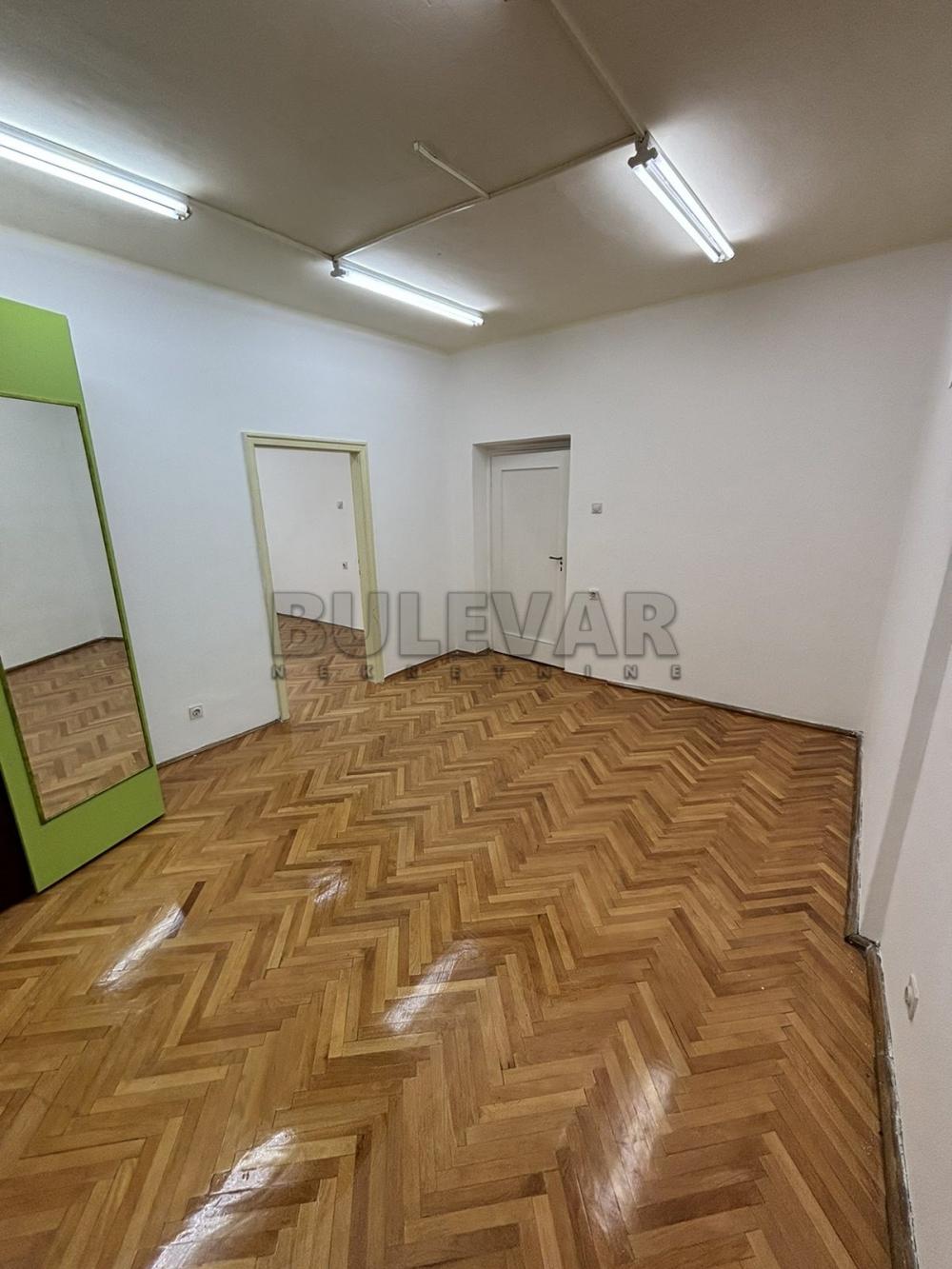Slika 5 - Cara Dušana,  Lokal za izdavanje, 72m2, 700€