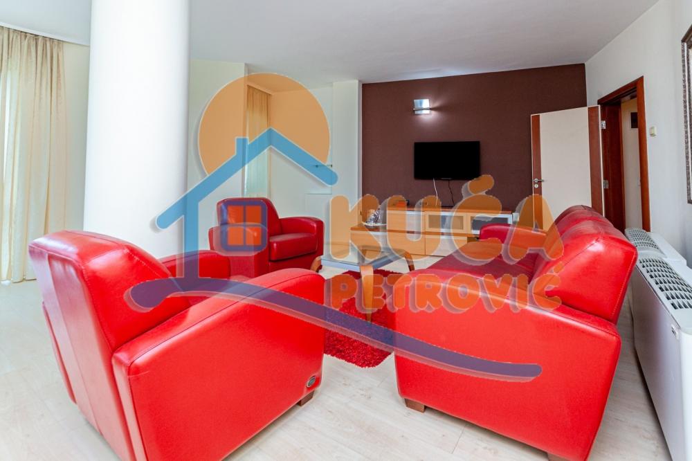 Slika 2 - Kej 29. decembra,  Lokal za izdavanje, 1045m2, 10.450€