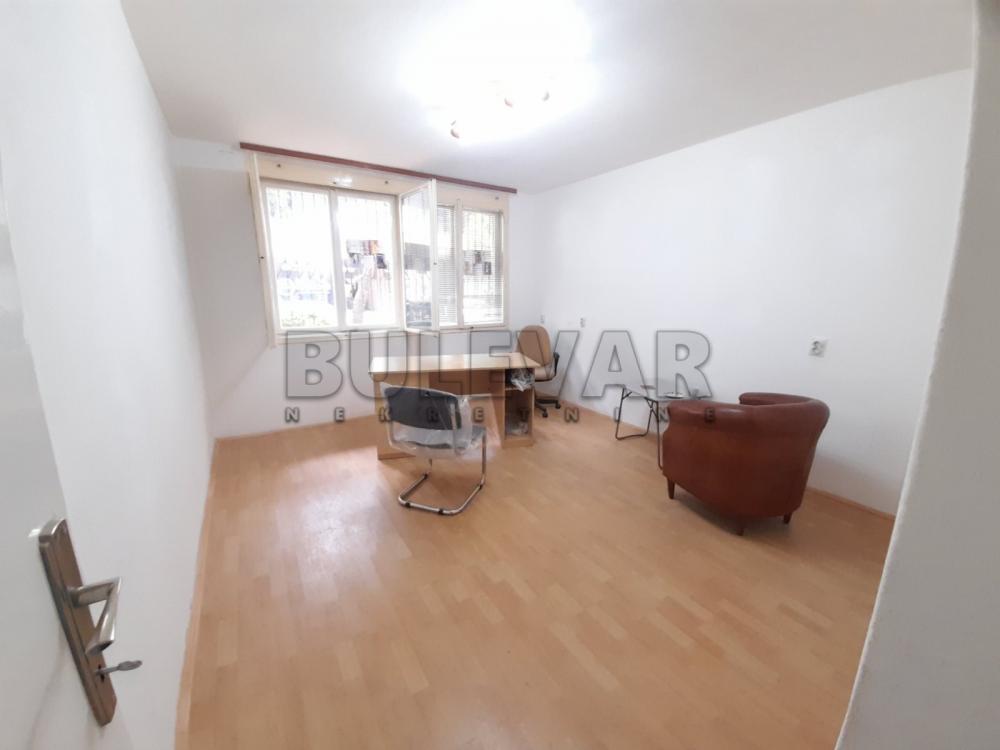 Slika 10 - Strahinjića Bana,  Lokal za izdavanje, 45m2, 350€