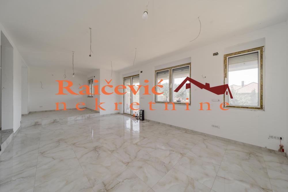 Slika 9 - Torlacki vis,  Kuća na prodaju, 320m2, 400.000€