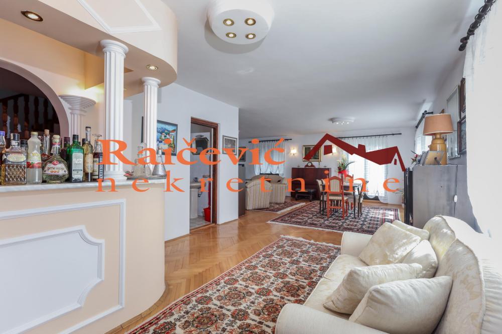 Slika 1 - Pilota Rajka Cvetica,  Kuća na prodaju, 370m2, 400.000€