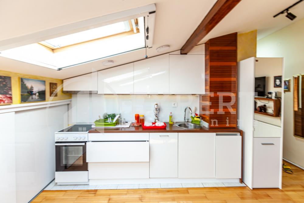 Slika 5 - 7. jula, Dvoiposoban stan na prodaju, 63m2, 107.000€