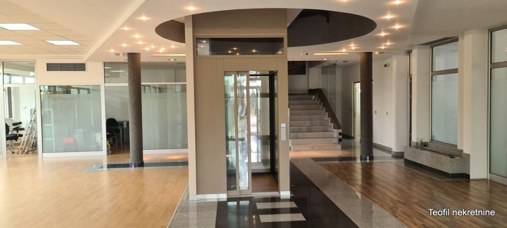 Slika 1 - Vojački put,  Lokal za izdavanje, 1700m2, 15.000€