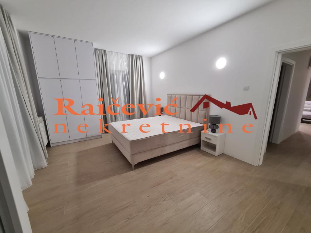 Slika 2 - Velisava Vulovica, Šestosoban stan na prodaju, 220m2, 950.000€