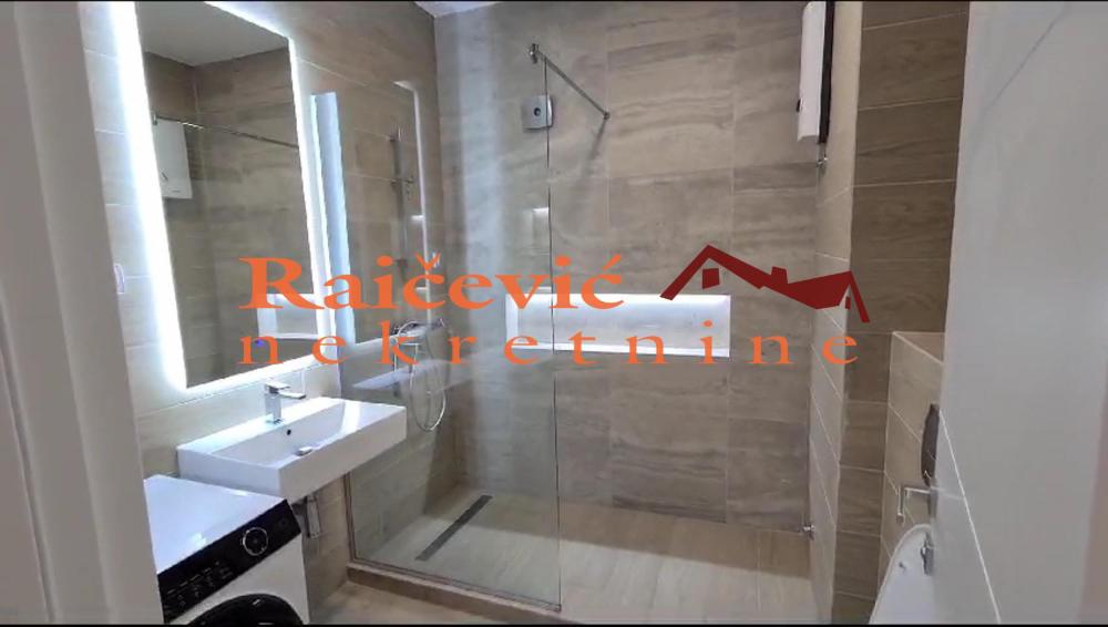 Slika 3 - Velisava Vulovica, Šestosoban stan na prodaju, 220m2, 950.000€