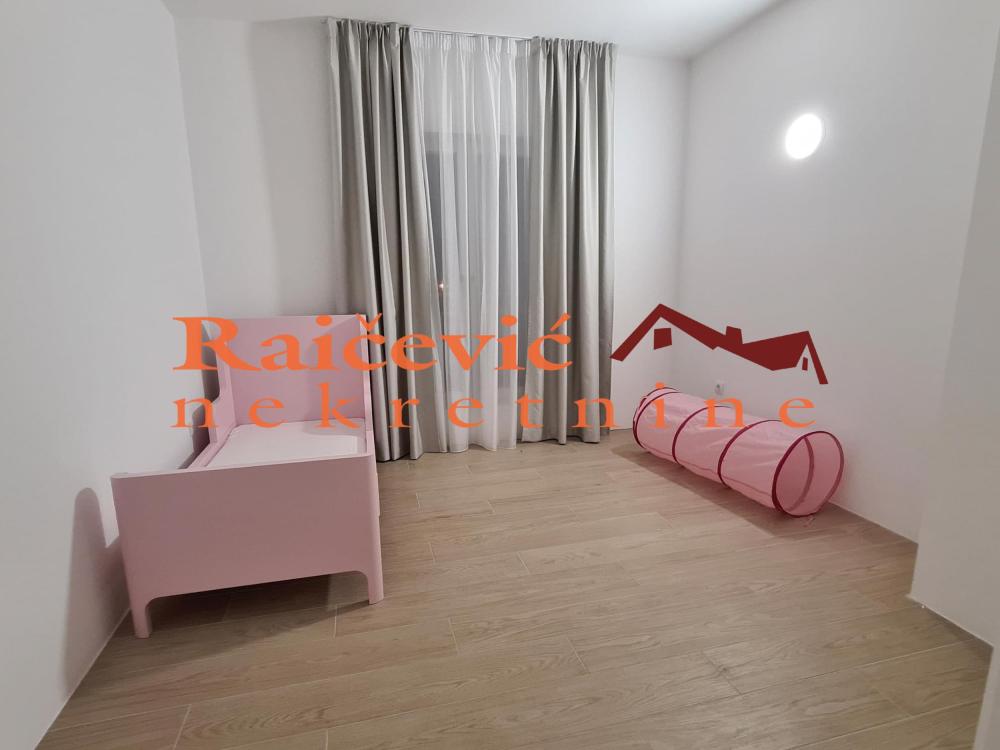 Slika 6 - Velisava Vulovica, Četvorosoban stan na prodaju, 180m2, 900.000€