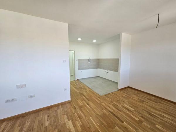 Glavna slika -Četvorosoban stan na prodaju, 81m2, 125.150€