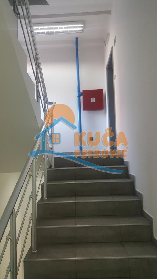 Glavna slika -Kralja Stefana Prvovenčanog,  Lokal za izdavanje, 150m2, 1.800€