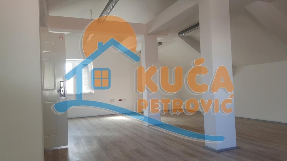 Slika 11 - Kralja Stefana Prvovenčanog,  Lokal za izdavanje, 150m2, 1.800€