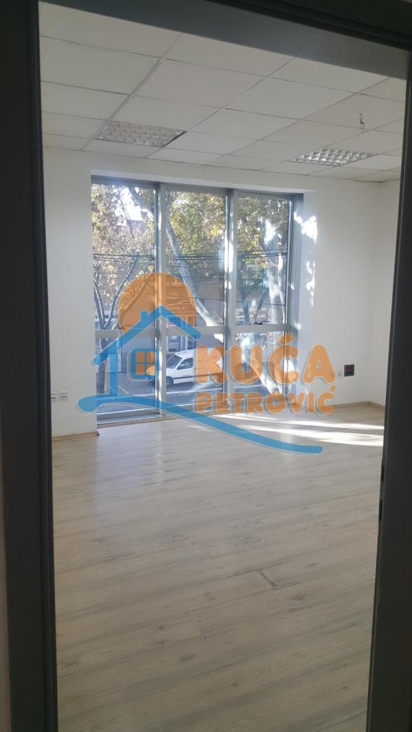 Slika 4 - Kralja Stefana Prvovenčanog,  Lokal za izdavanje, 150m2, 1.800€