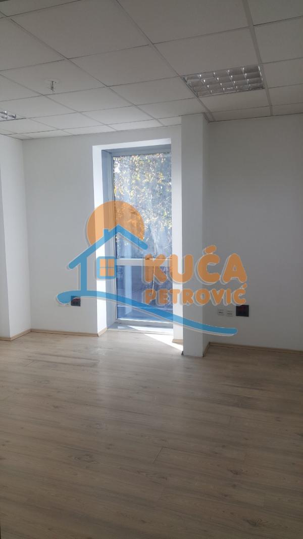 Slika 8 - Kralja Stefana Prvovenčanog,  Lokal za izdavanje, 150m2, 1.800€