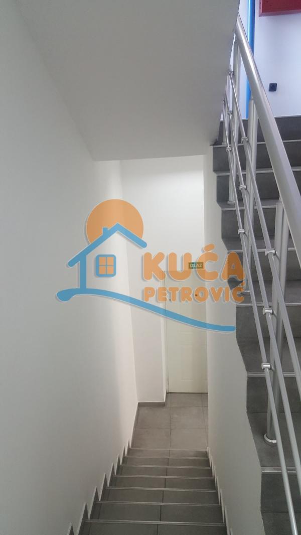 Slika 5 - Kralja Stefana Prvovenčanog,  Lokal za izdavanje, 150m2, 1.800€