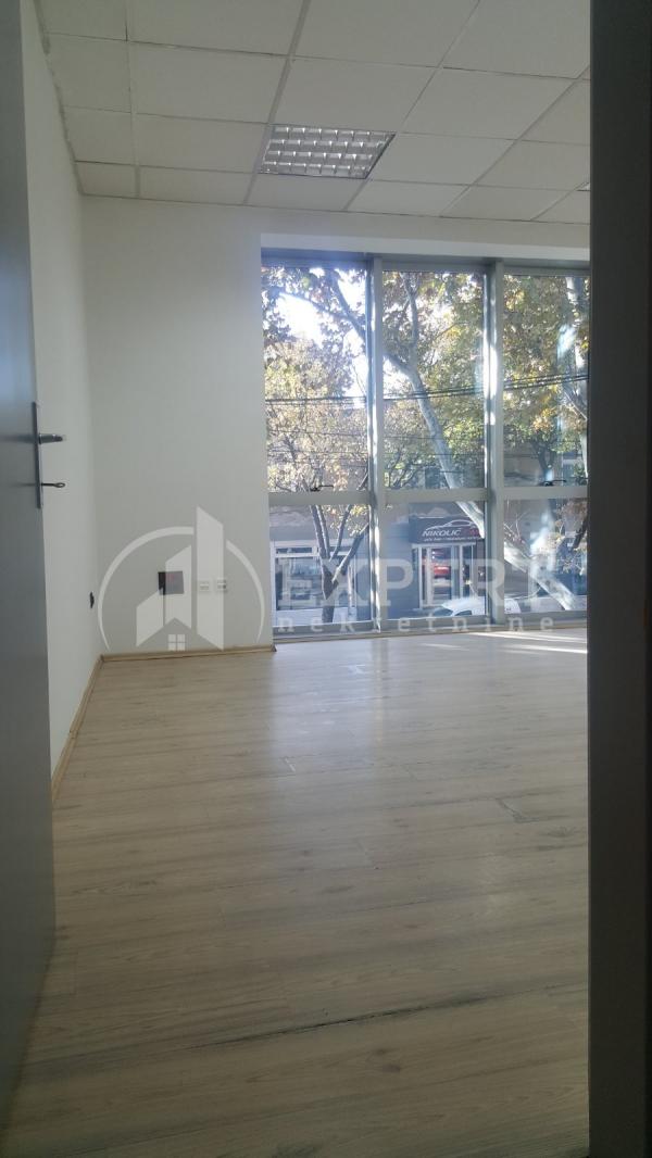 Slika 10 - Kralja Stefana Prvovenčanog,  Lokal za izdavanje, 150m2, 1.800€