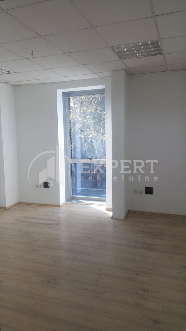 Slika 8 - Kralja Stefana Prvovenčanog,  Lokal za izdavanje, 150m2, 1.800€