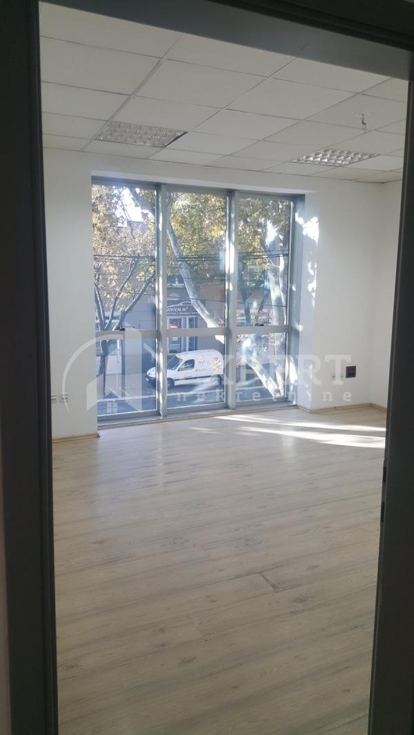 Slika 4 - Kralja Stefana Prvovenčanog,  Lokal za izdavanje, 150m2, 1.800€