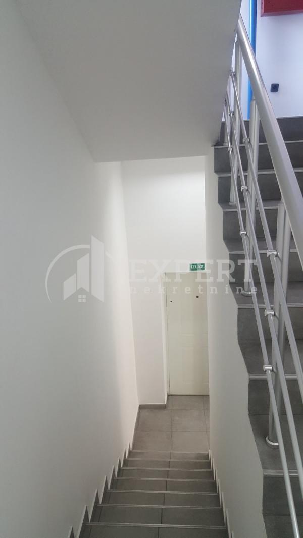 Slika 5 - Kralja Stefana Prvovenčanog,  Lokal za izdavanje, 150m2, 1.800€