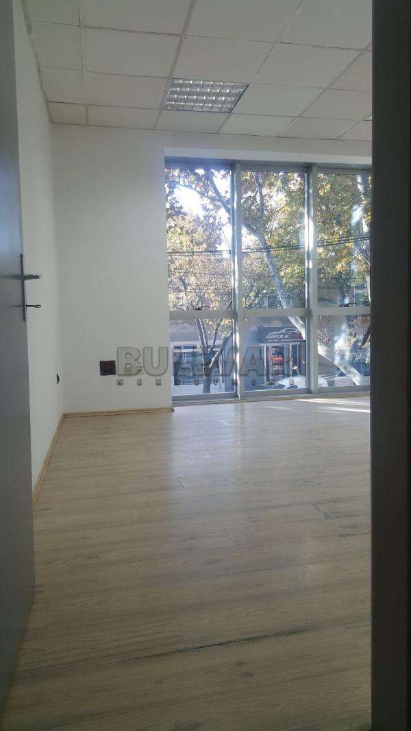 Slika 10 - Kralja Stefana Prvovenčanog,  Lokal za izdavanje, 150m2, 1.800€