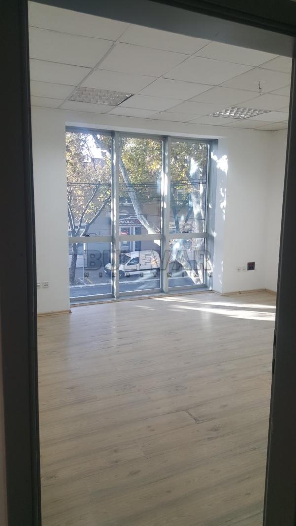 Slika 4 - Kralja Stefana Prvovenčanog,  Lokal za izdavanje, 150m2, 1.800€