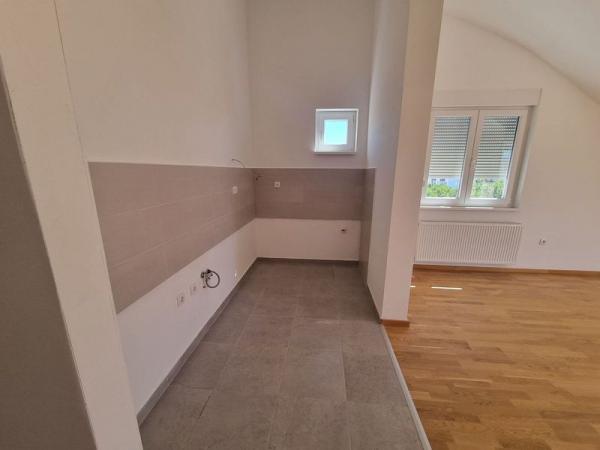 Slika 1 - Četvorosoban stan na prodaju, 98m2, 192.610€