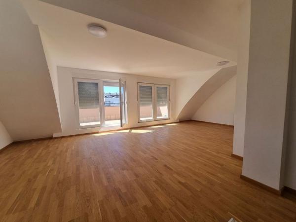 Glavna slika -Četvorosoban stan na prodaju, 98m2, 192.610€