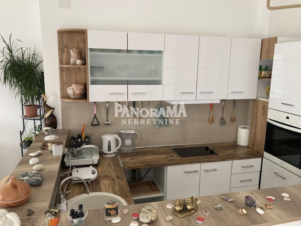 Slika 3 - Surčinska, Dvoiposoban stan na prodaju, 61m2, 152.500€