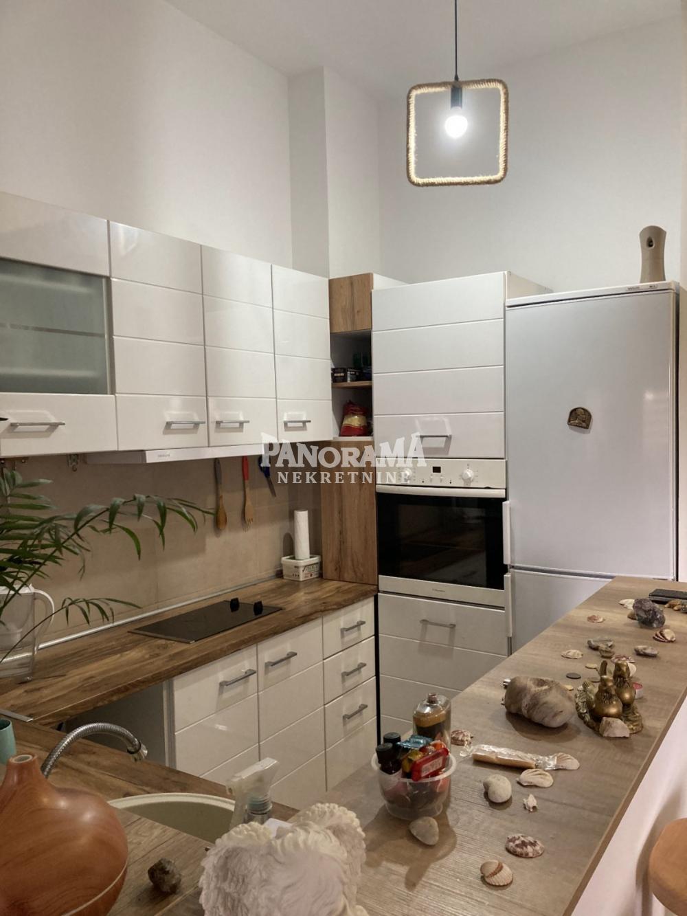 Slika 7 - Surčinska, Dvoiposoban stan na prodaju, 61m2, 152.500€