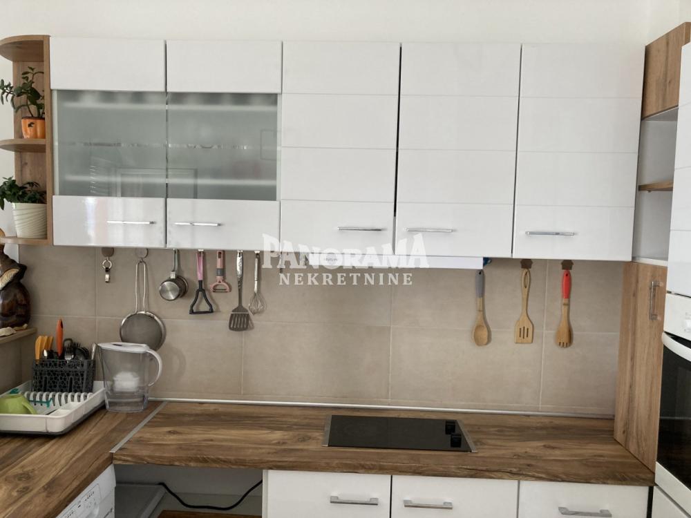 Slika 5 - Surčinska, Dvoiposoban stan na prodaju, 61m2, 152.500€