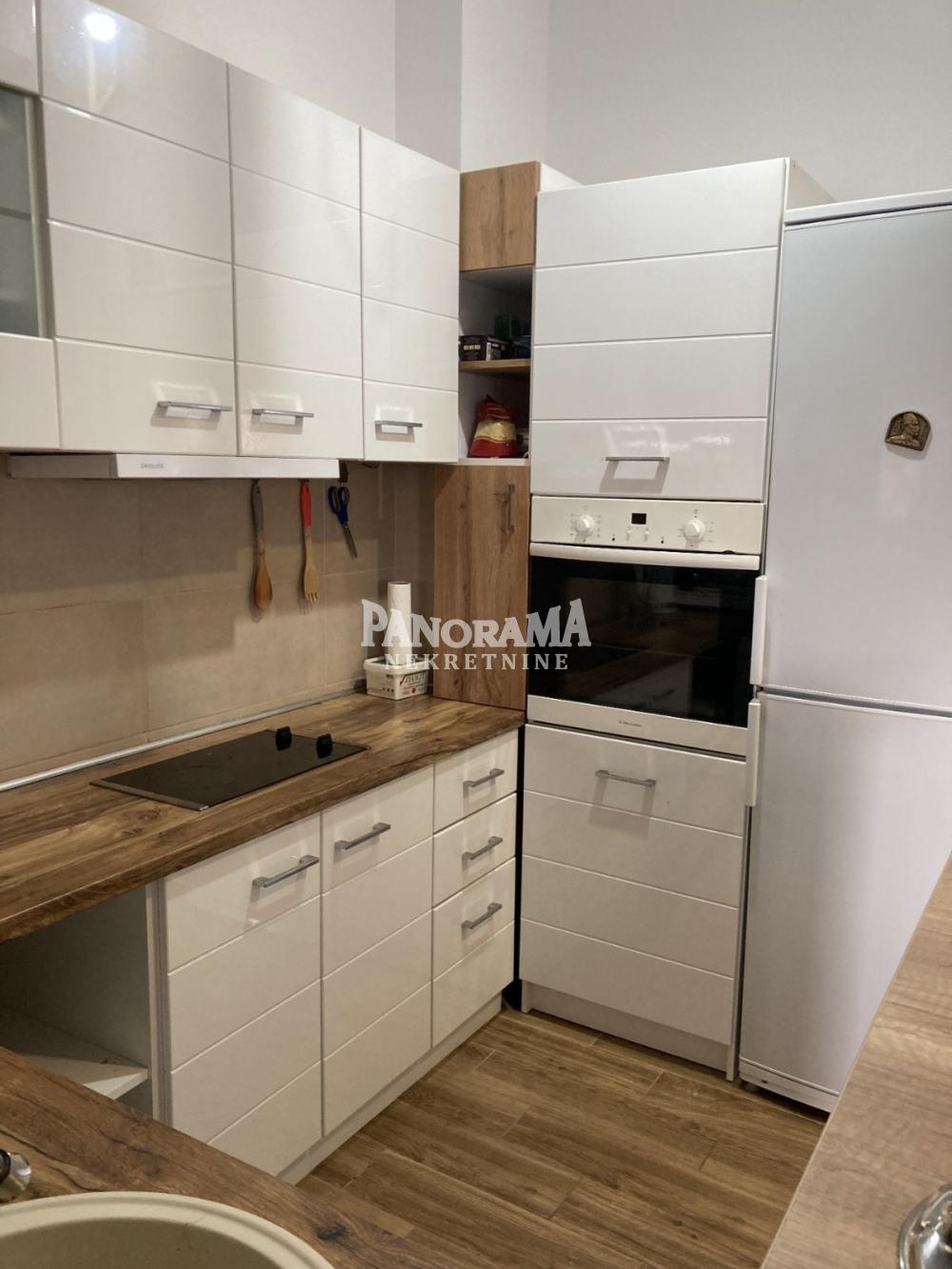 Slika 4 - Surčinska, Dvoiposoban stan na prodaju, 61m2, 152.500€