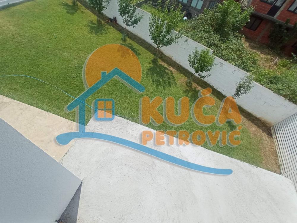 Slika 11 - Osme srpske brigade,  Lokal za izdavanje, 385m2, 2.200€