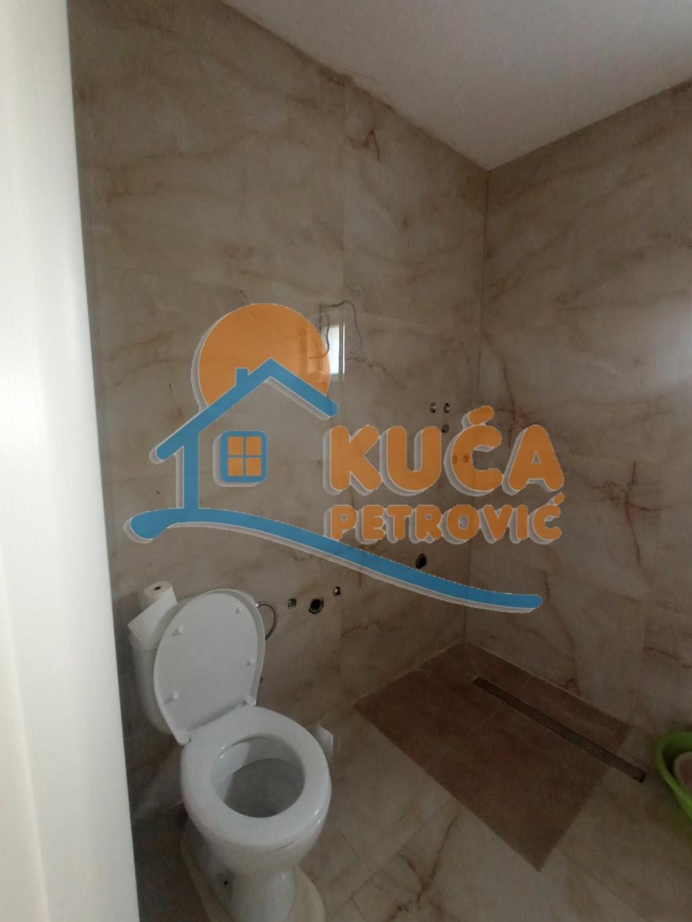 Slika 9 - Osme srpske brigade,  Lokal za izdavanje, 385m2, 2.200€