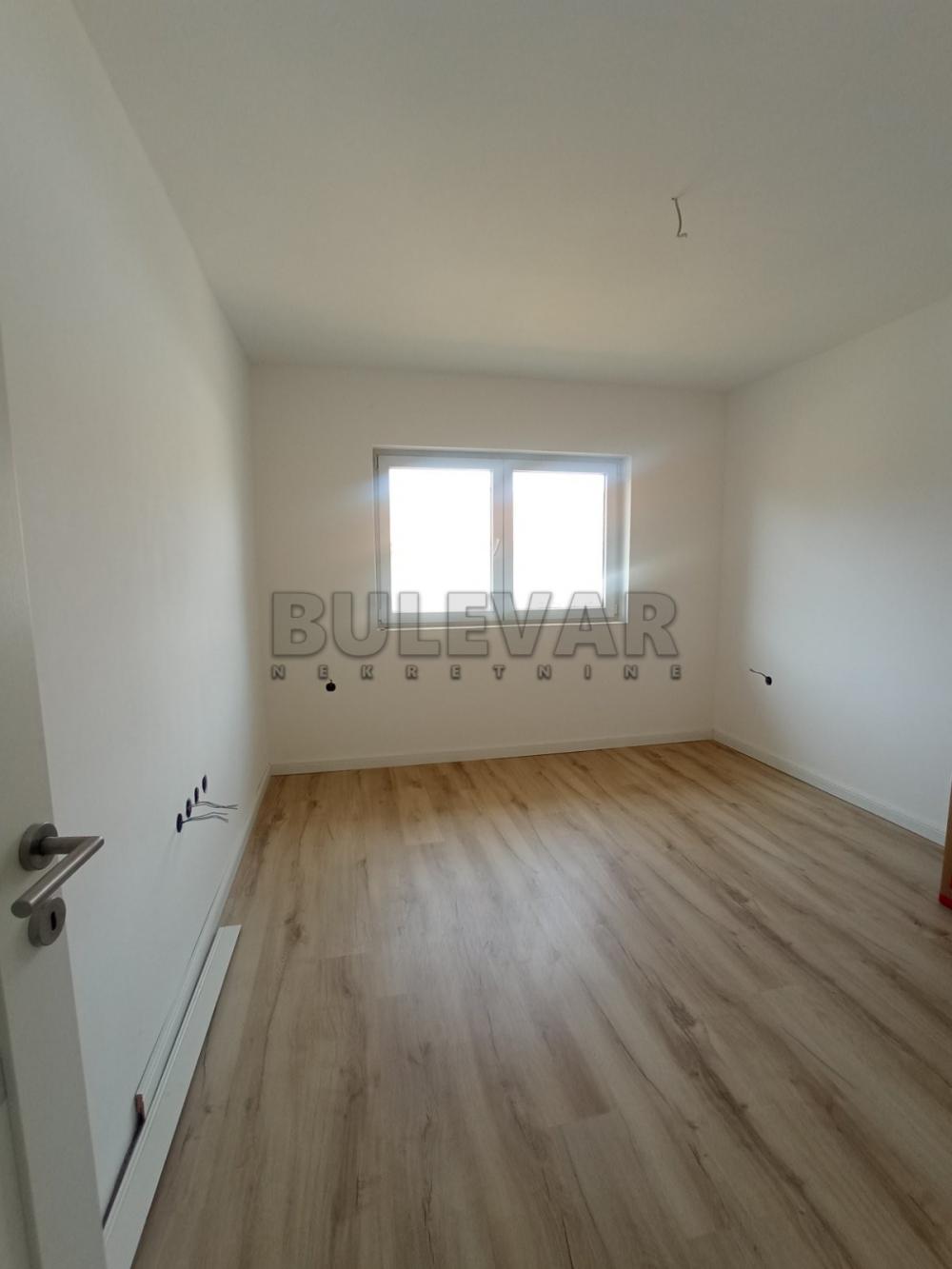 Slika 7 - Osme srpske brigade,  Lokal za izdavanje, 385m2, 2.200€