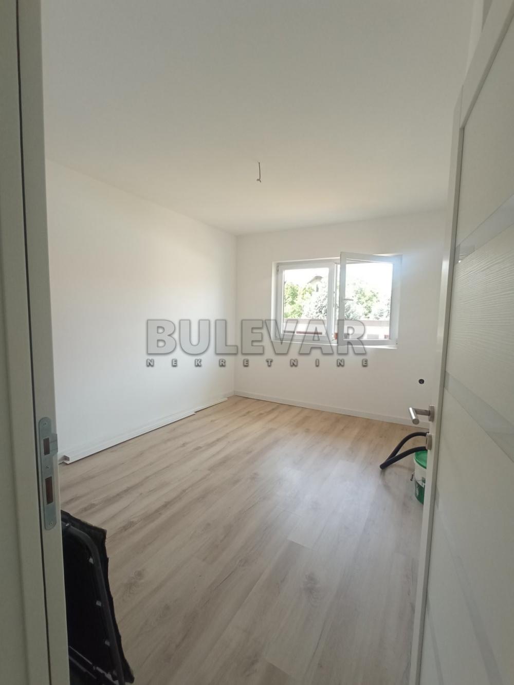Slika 6 - Osme srpske brigade,  Lokal za izdavanje, 385m2, 2.200€