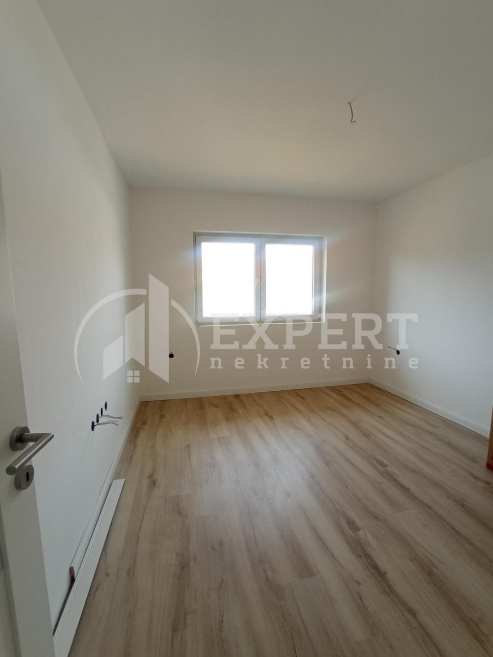 Slika 7 - Osme srpske brigade,  Lokal za izdavanje, 385m2, 2.200€