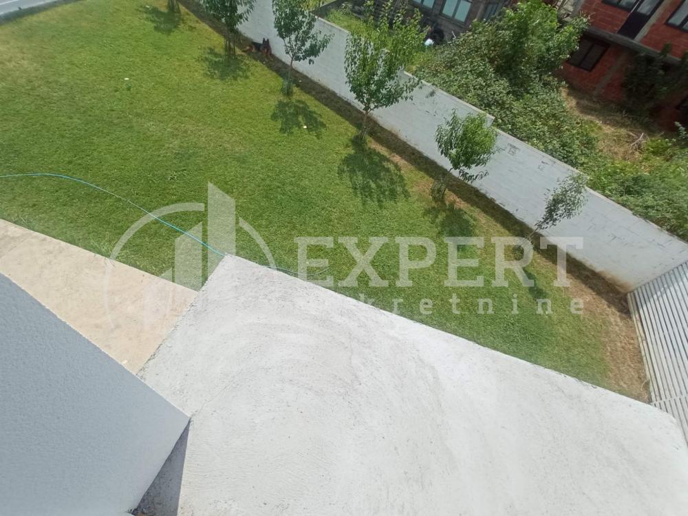 Slika 11 - Osme srpske brigade,  Lokal za izdavanje, 385m2, 2.200€