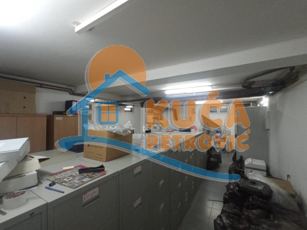 Slika 11 - Sinđelićev trg,  Lokal za izdavanje, 450m2, 4.000€
