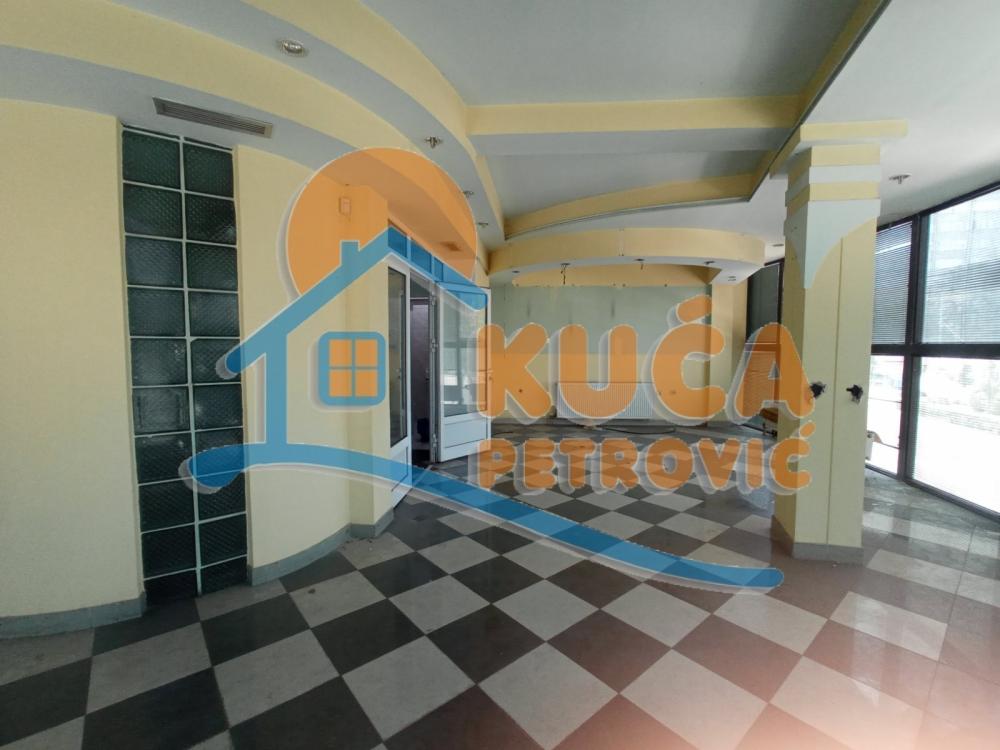 Slika 1 - Sinđelićev trg,  Lokal za izdavanje, 450m2, 4.000€