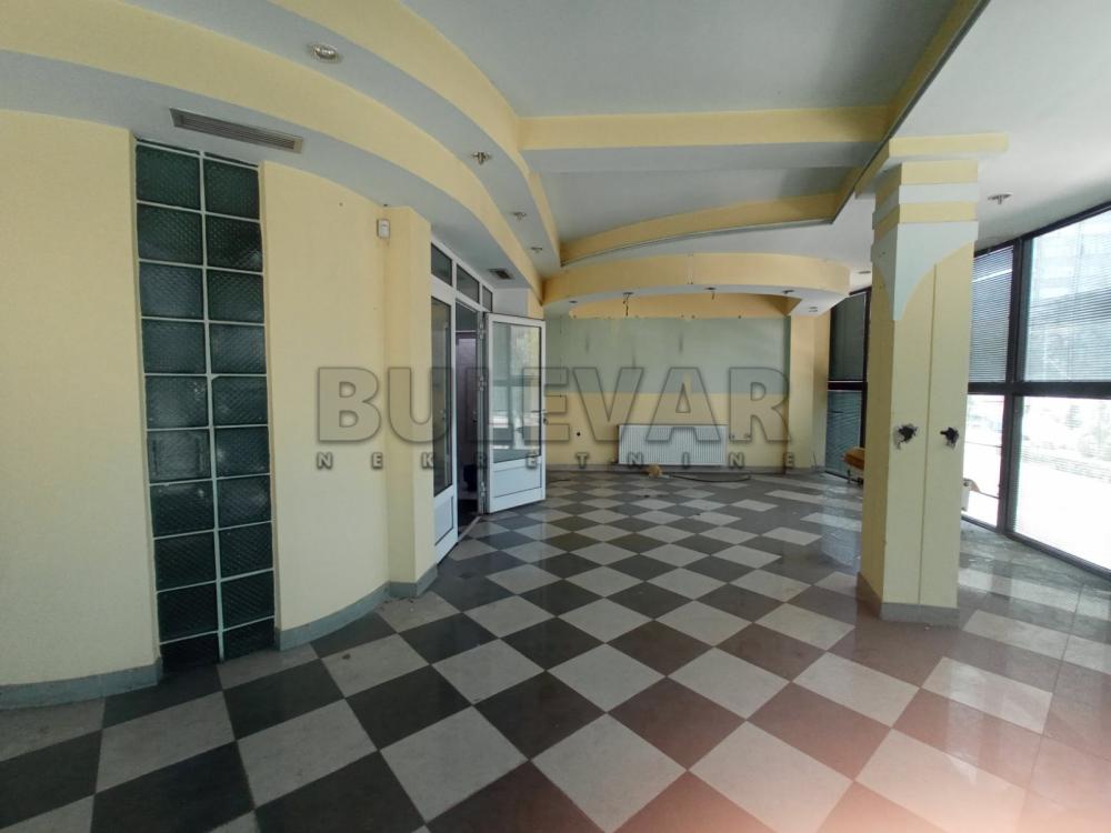 Slika 1 - Sinđelićev trg,  Lokal za izdavanje, 450m2, 5.700€
