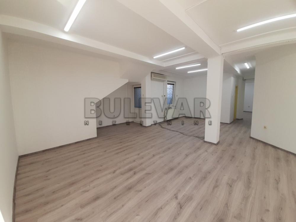 Slika 1 - Stevana Nemanje,  Kuća za izdavanje, 670m2, 3.000€