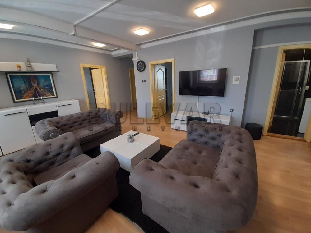 Slika 8 - Stevana Nemanje,  Kuća za izdavanje, 670m2, 3.000€