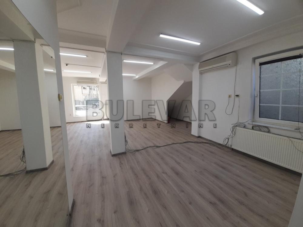 Slika 2 - Stevana Nemanje,  Kuća za izdavanje, 670m2, 3.000€