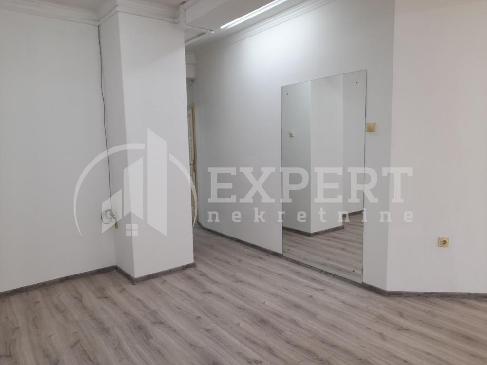 Slika 4 - Stevana Nemanje,  Kuća za izdavanje, 670m2, 3.000€