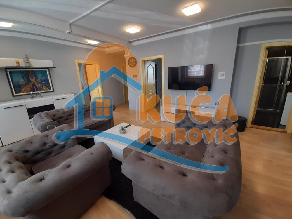 Slika 8 - Stevana Nemanje,  Kuća za izdavanje, 670m2, 3.000€