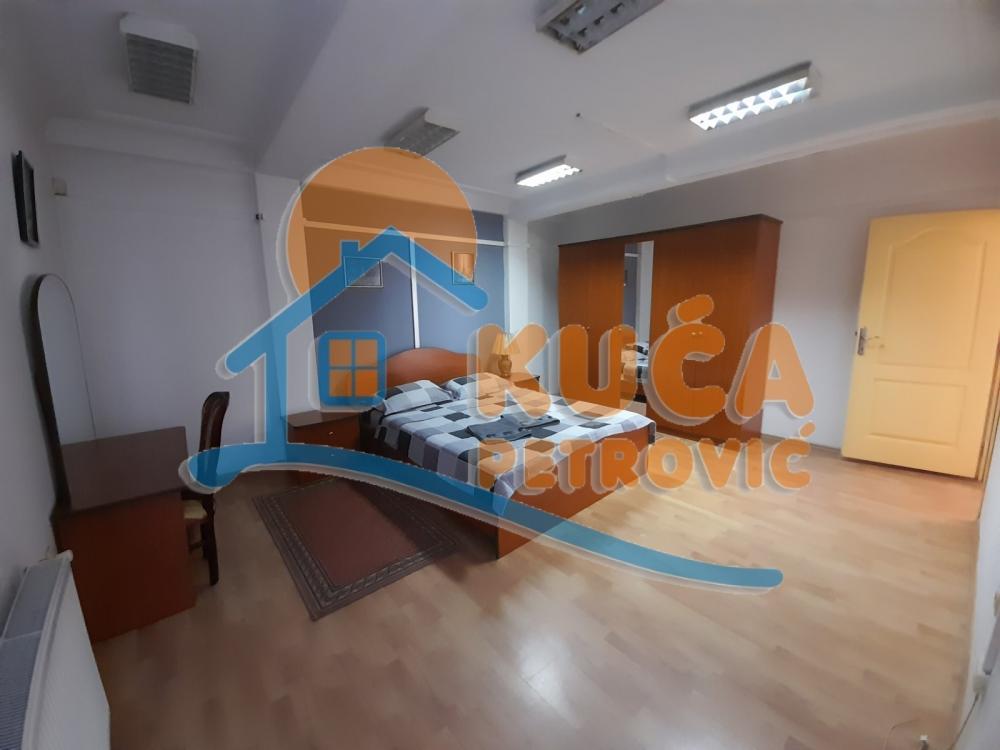 Slika 11 - Stevana Nemanje,  Kuća za izdavanje, 670m2, 3.000€