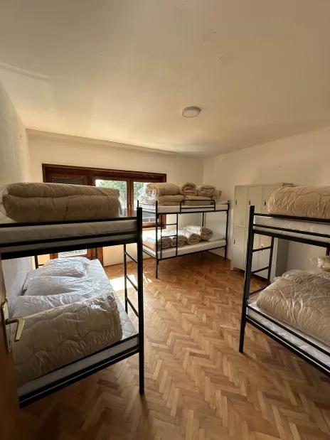 Glavna slika -zemunska bb,  Kuća za izdavanje, 380m2, 120€