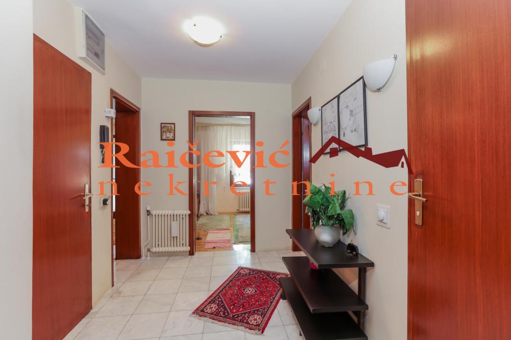 Slika 7 - Zivorada Jakovljevica,  Kuća na prodaju, 360m2, 350.000€