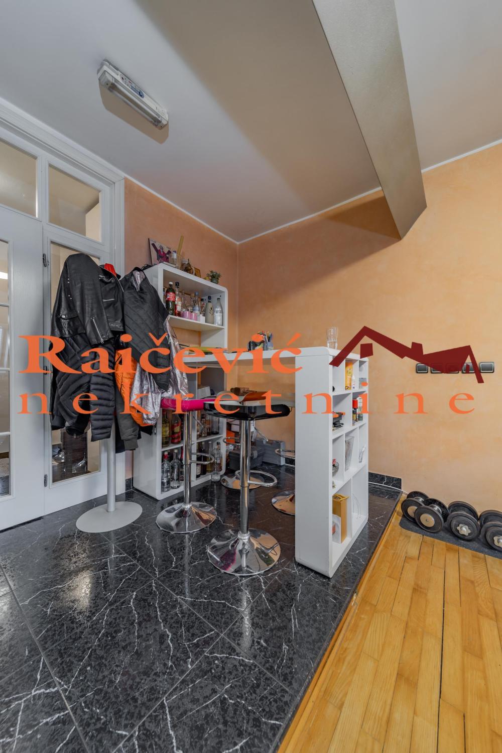 Slika 2 - Koce Popovica, Četvorosoban stan na prodaju, 202m2, 540.000€